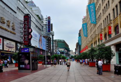 上海街,穿越百年繁华，探寻城市记忆的足迹